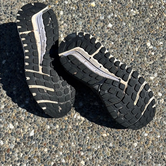 Brooks Ariel 18 Charcoal Athletic Shoes Size 11 - Picture 5 of 9